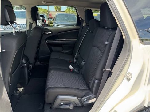Used 2020 Dodge Journey SE w/ SE Popular Equipment Group FWD image 11