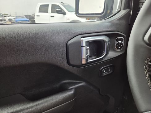 Used 2025 Jeep Wrangler Unlimited Sport AWD/4WD image 42