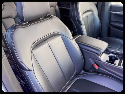 Used 2025 Jeep Grand Cherokee L Limited RWD image 8