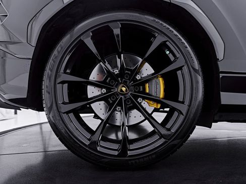 Used 2022 Lamborghini Urus AWD/4WD image 29