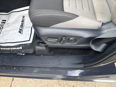 Used 2024 Toyota Tacoma TRD Sport w/ TRD Sport Upgrade Package image 33