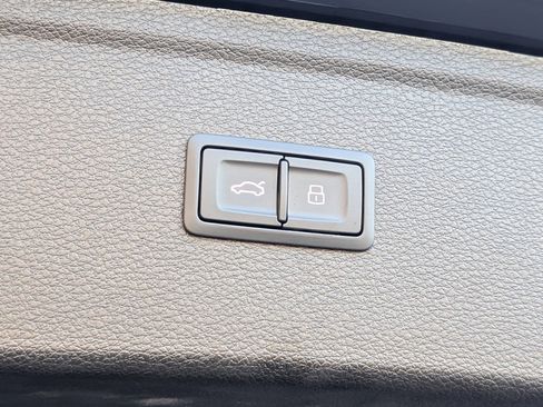 Used 2024 Audi Q5 e Premium Plus w/ Premium Plus Package image 21