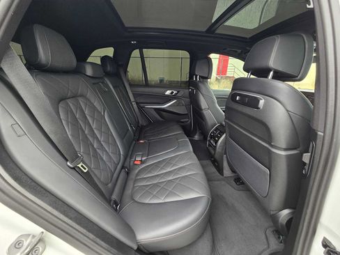 Used 2025 BMW X5 xDrive40i AWD/4WD image 12