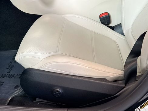 Certified 2025 Mercedes-Benz C 300 Sedan image 18