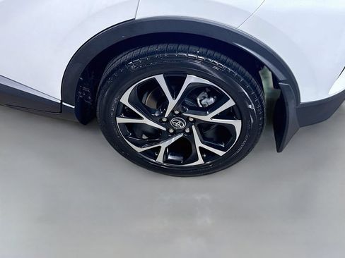 Certified 2022 Toyota C-HR XLE FWD image 27