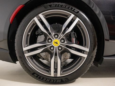 Used 2019 Ferrari Portofino RWD image 22