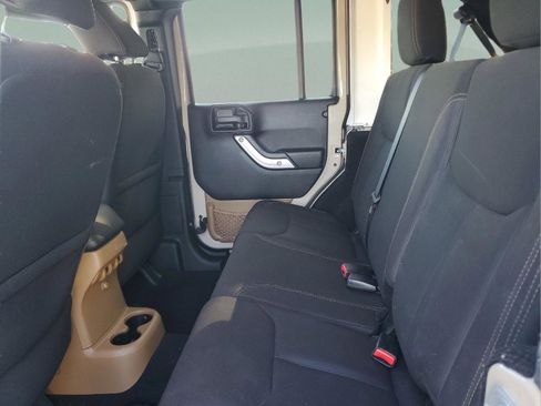 Used 2016 Jeep Wrangler Unlimited Sahara w/ Connectivity Group AWD/4WD image 8