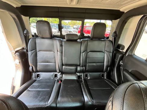 Used 2020 Jeep Gladiator Overland AWD/4WD image 14