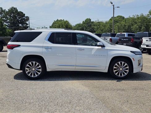 Used 2022 Chevrolet Traverse Premier FWD image 7