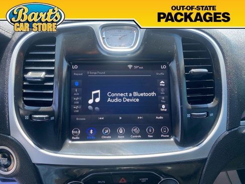 Used 2019 Chrysler 300 Limited AWD/4WD image 32