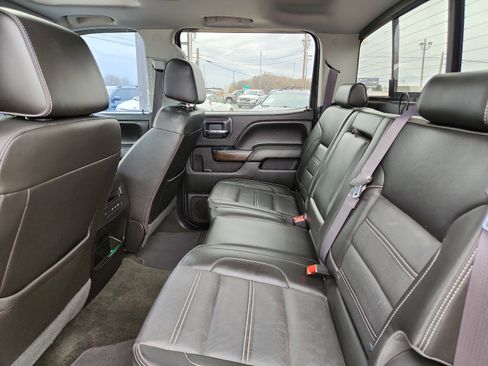 Used 2017 GMC Sierra 2500 Denali w/ Duramax Plus Package image 9