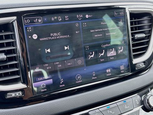 Used 2023 Chrysler Pacifica Touring-L FWD image 14