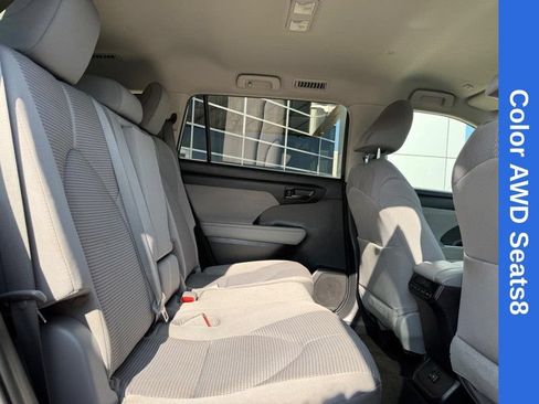 Used 2023 Toyota Highlander L AWD/4WD image 12