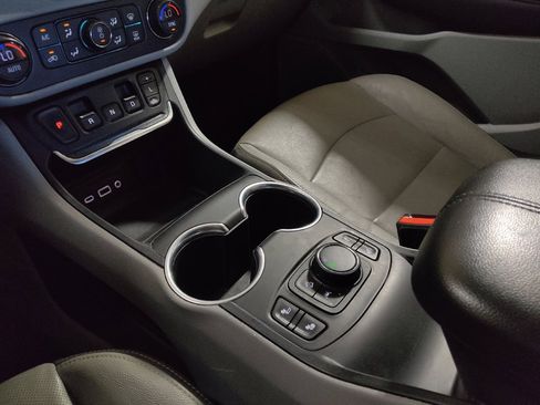Used 2021 GMC Terrain SLT w/ Infotainment Package II FWD image 26
