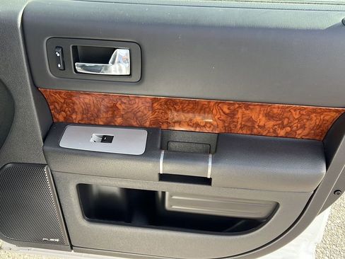 Used 2011 Ford Flex Limited w/ Rapid Spec Order Code image 17