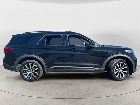 Used 2023 Ford Explorer ST image 2