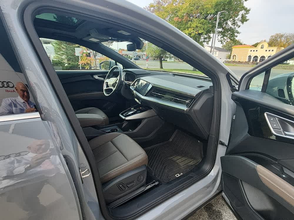 Used 2024 Audi Q4 e-tron Prestige AWD/4WD image 26