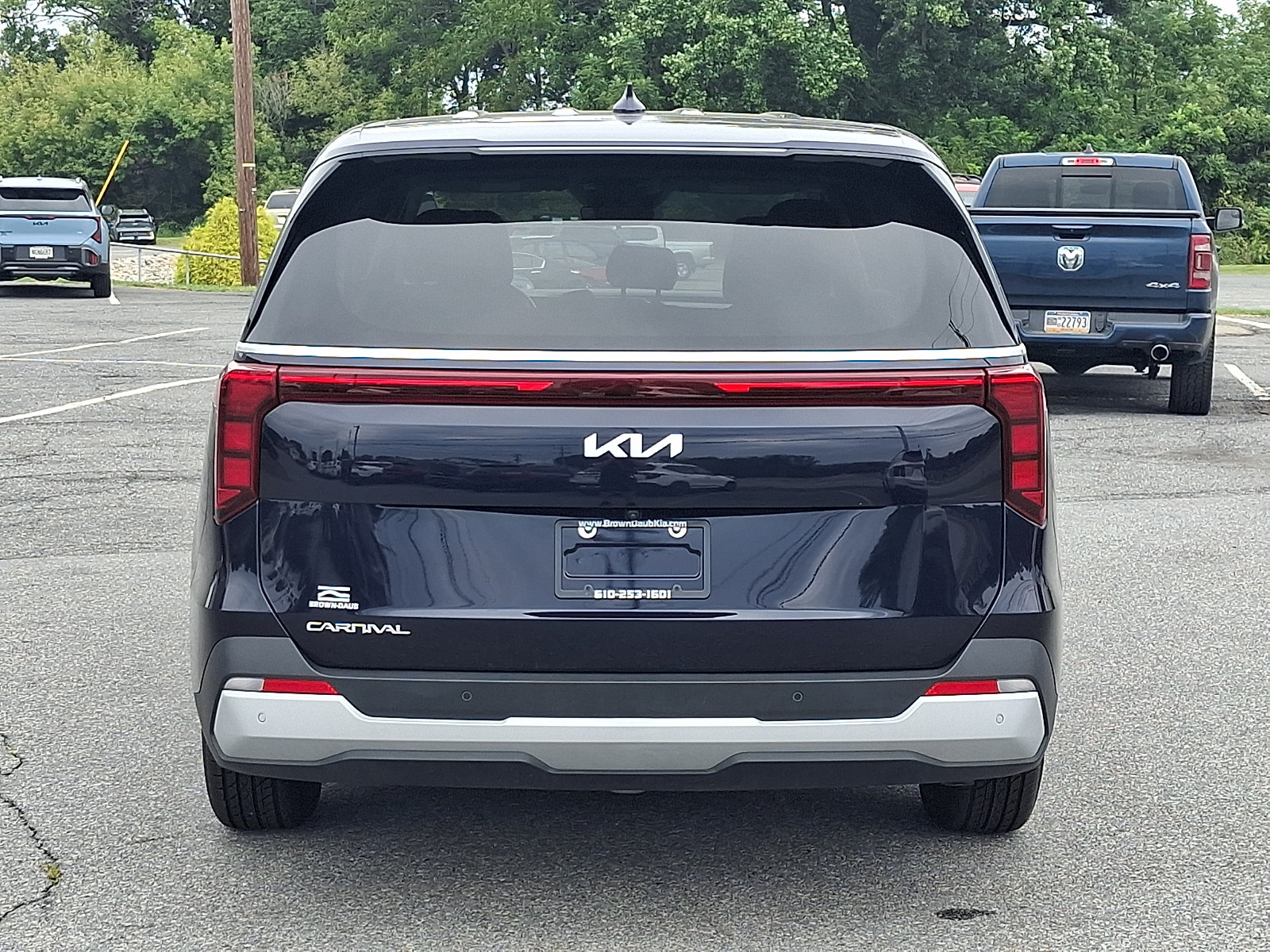 Certified 2025 Kia Carnival FWD image 5