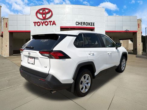 Used 2025 Toyota RAV4 LE FWD image 5