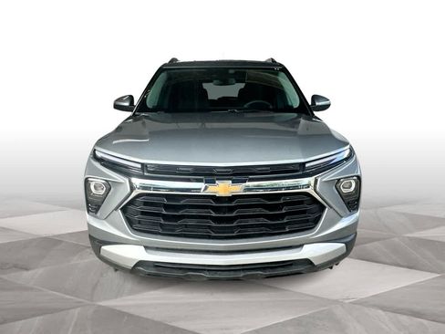 Used 2025 Chevrolet TrailBlazer LT AWD/4WD image 3
