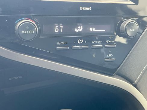Used 2020 Toyota Camry SE FWD image 19