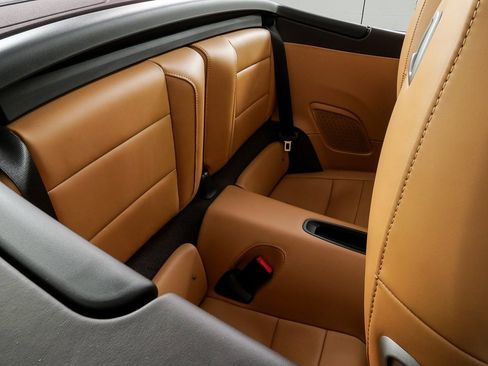 Certified 2018 Porsche 911 Carrera 4S image 21