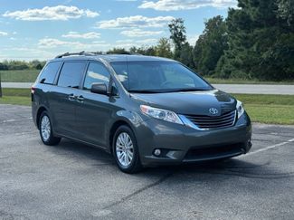 Used 2014 Toyota Sienna XLE image 1