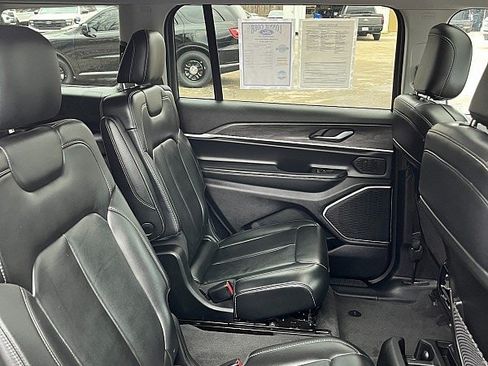 Used 2021 Jeep Grand Cherokee L Limited AWD/4WD image 13
