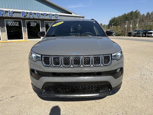 Used 2023 Jeep Compass Latitude w/ Sun and Sound Group AWD/4WD image 8
