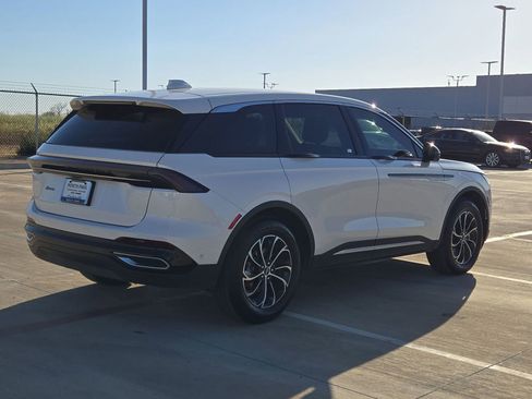 Used 2024 Lincoln Nautilus Premier image 3