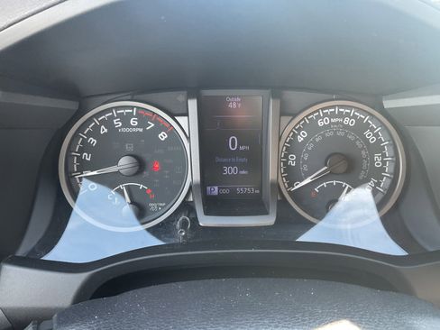 Used 2020 Toyota Tacoma TRD Sport w/ Technology Package image 25