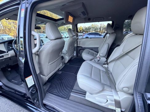Used 2020 Toyota Sienna XLE Premium image 10