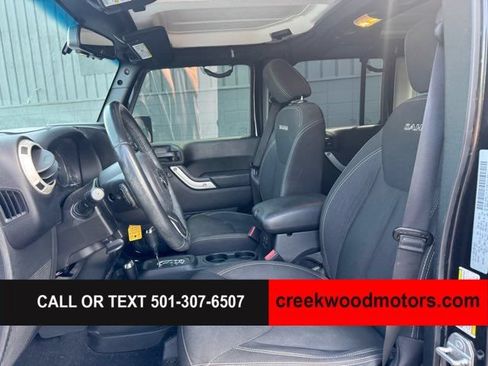 Used 2017 Jeep Wrangler Unlimited Sahara w/ Connectivity Group AWD/4WD image 9