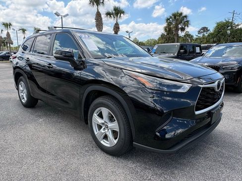 Used 2023 Toyota Highlander L FWD image 9