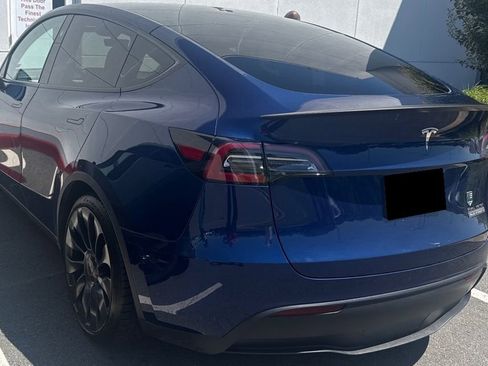 Used 2023 Tesla Model Y Performance AWD/4WD image 3