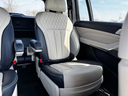 Used 2019 BMW X7 xDrive50i w/ Premium Package AWD/4WD image 19