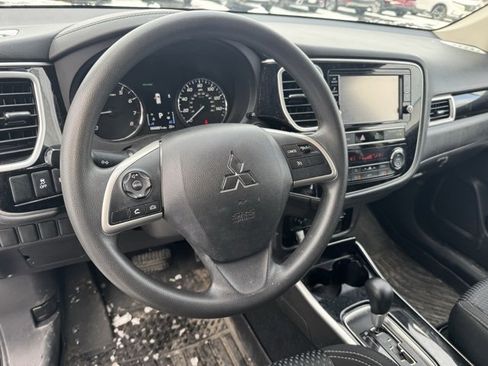 Used 2019 Mitsubishi Outlander ES image 15