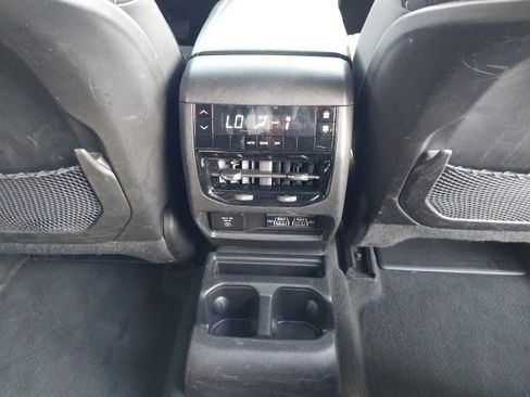 Used 2023 Jeep Grand Cherokee L Laredo image 9