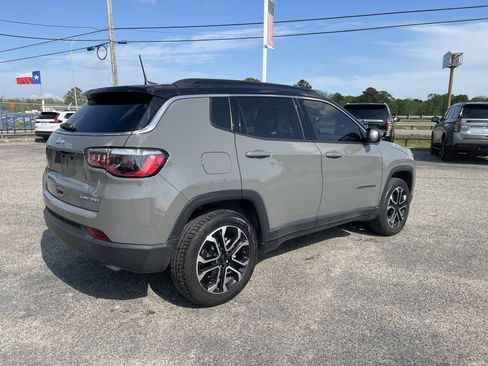 Used 2022 Jeep Compass Limited image 2