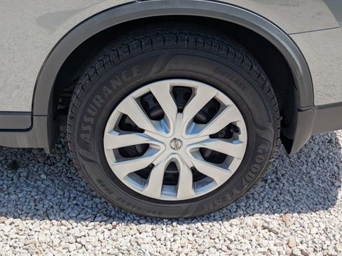 Used 2018 Nissan Rogue S image 9