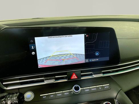 Used 2025 Hyundai Elantra Limited FWD image 14