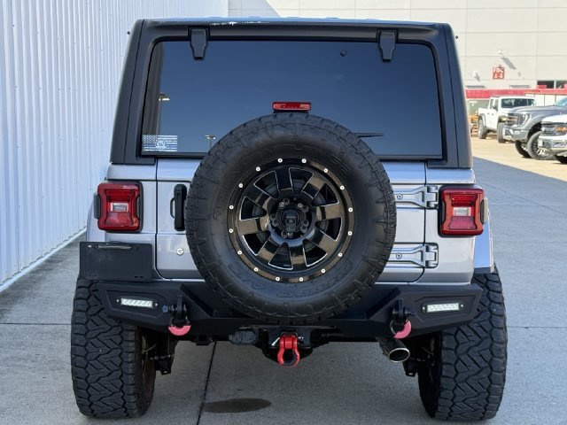 Used 2018 Jeep Wrangler Unlimited Sahara w/ LED Lighting Group AWD/4WD image 5