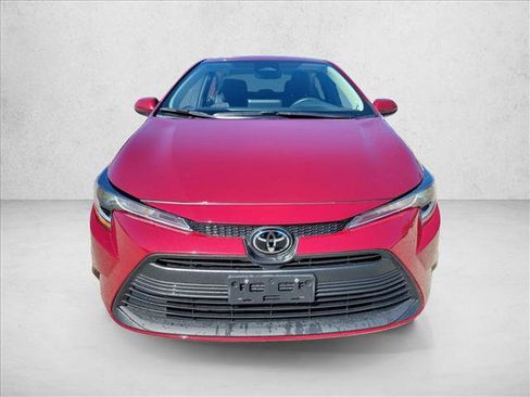 Used 2025 Toyota Corolla LE image 2