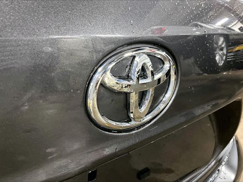 Used 2024 Toyota Highlander Limited AWD/4WD image 30