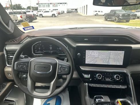 Used 2023 GMC Sierra 1500 Denali AWD/4WD image 12