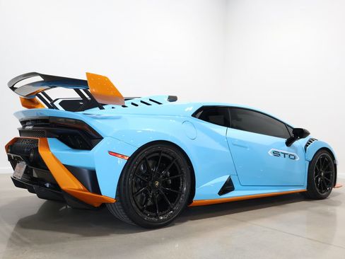 Used 2021 Lamborghini Huracan STO image 39