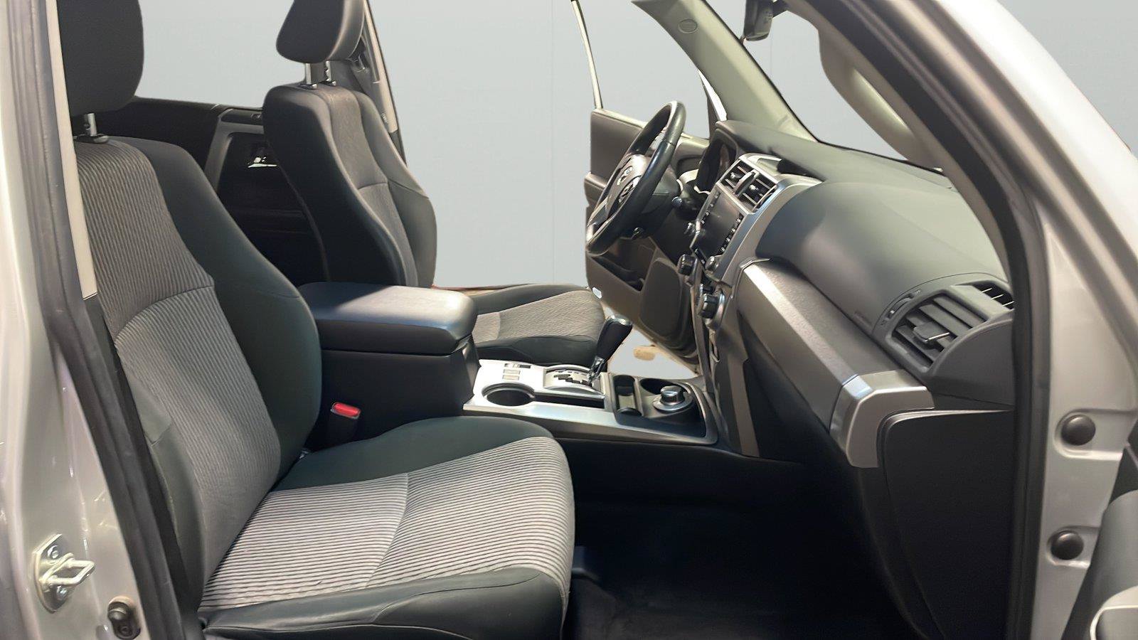 Used 2022 Toyota 4Runner SR5 AWD/4WD image 14