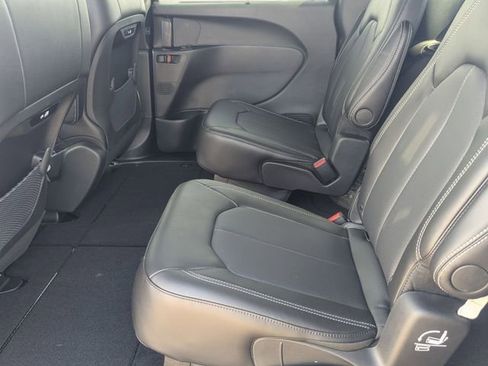 New 2026 Chrysler Pacifica Select w/ S Appearance Package image 17