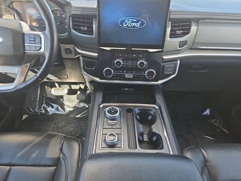 Used 2024 Ford Expedition Max XLT image 13