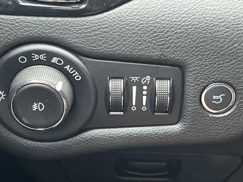 Used 2020 Jeep Cherokee Latitude Plus image 27